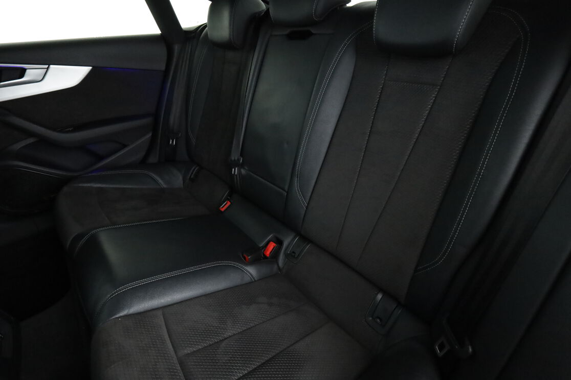 Intérieur sièges arrière depuis le côté conducteur