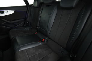 Intérieur sièges arrière depuis le côté conducteur