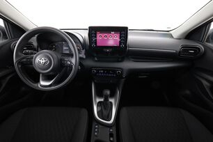 Interior frontal de la cabina desde el asiento trasero