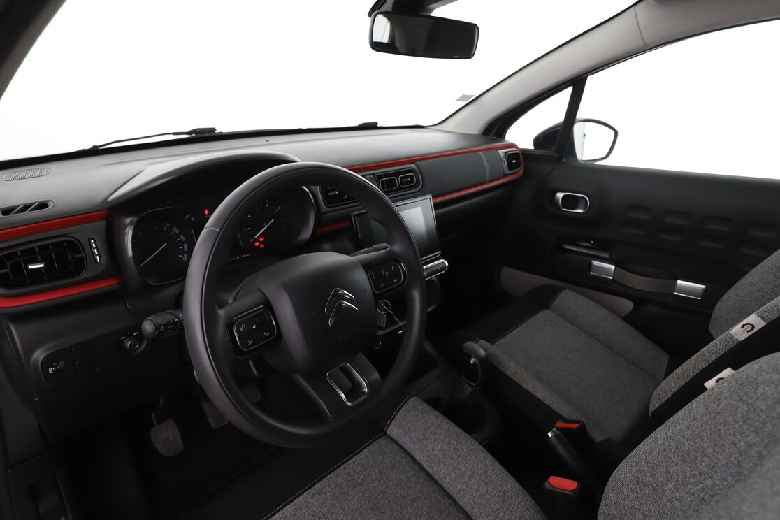Intérieur côté conducteur 2
