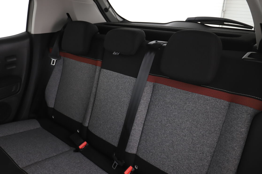 Intérieur sièges arrière depuis le côté conducteur