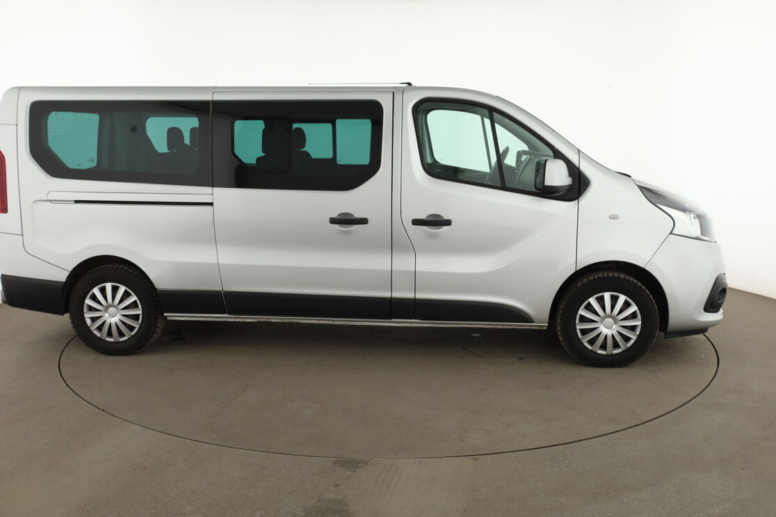 Extérieur côté droit