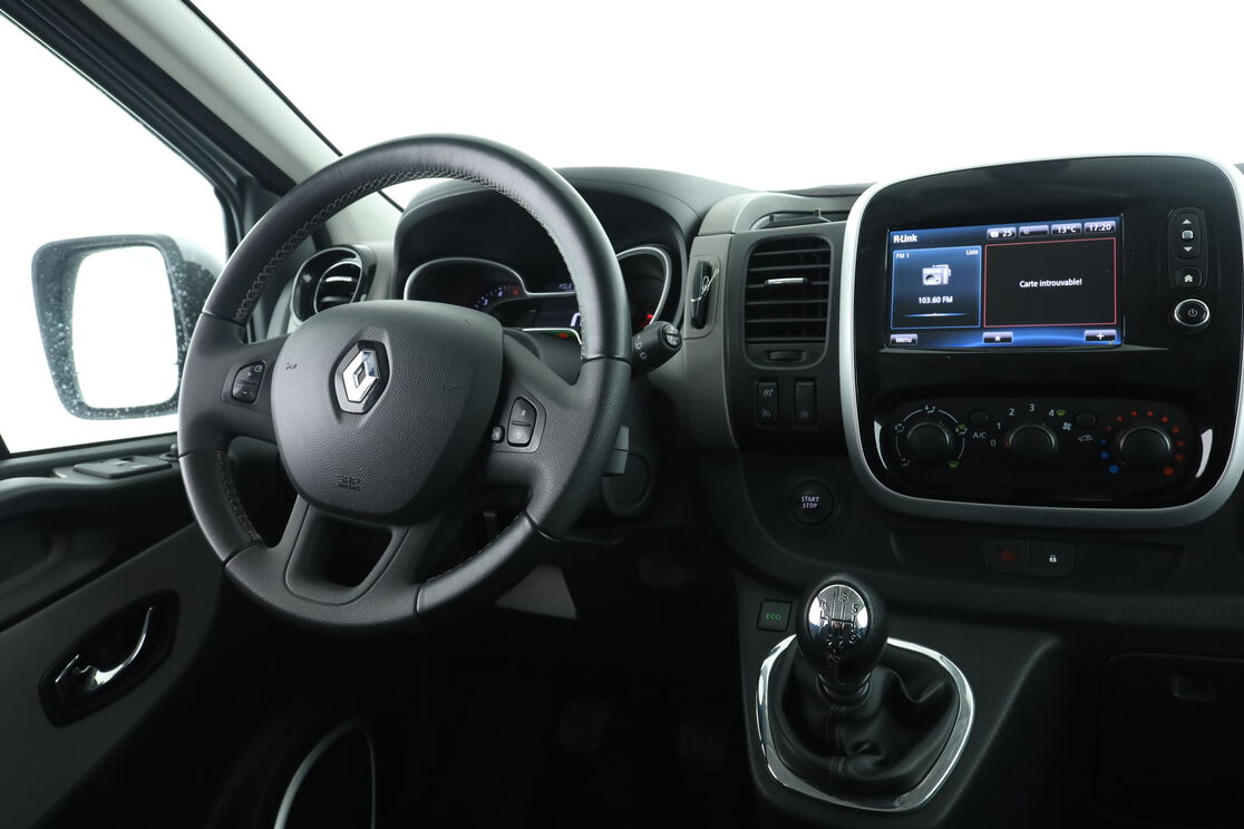 Intérieur côté conducteur depuis le siège arrière