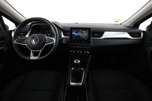 Interior frontal de la cabina desde el asiento trasero