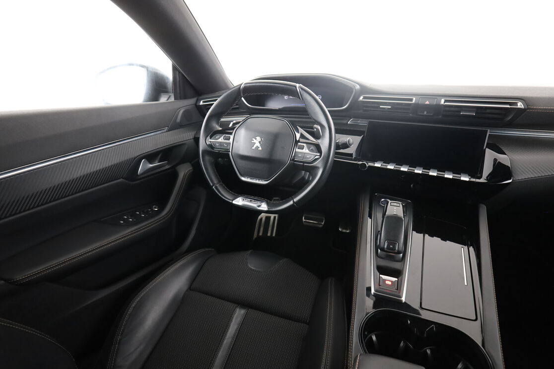 Intérieur côté conducteur depuis le siège arrière