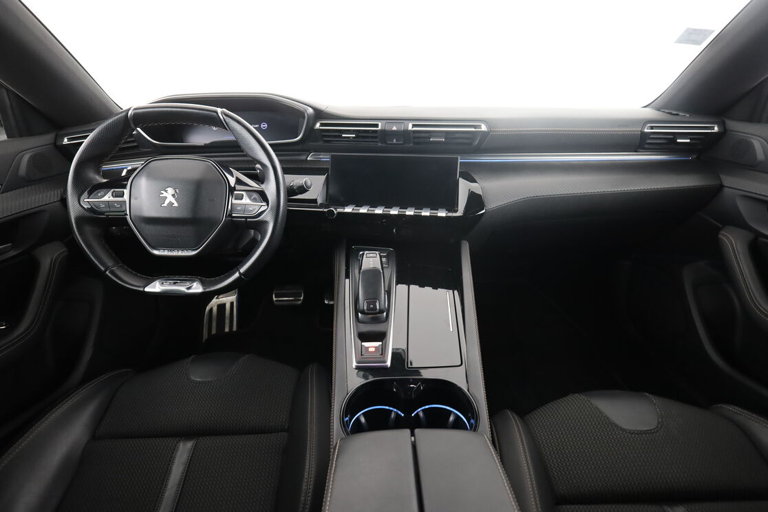 Intérieur avant de l'habitacle depuis le siège arrière