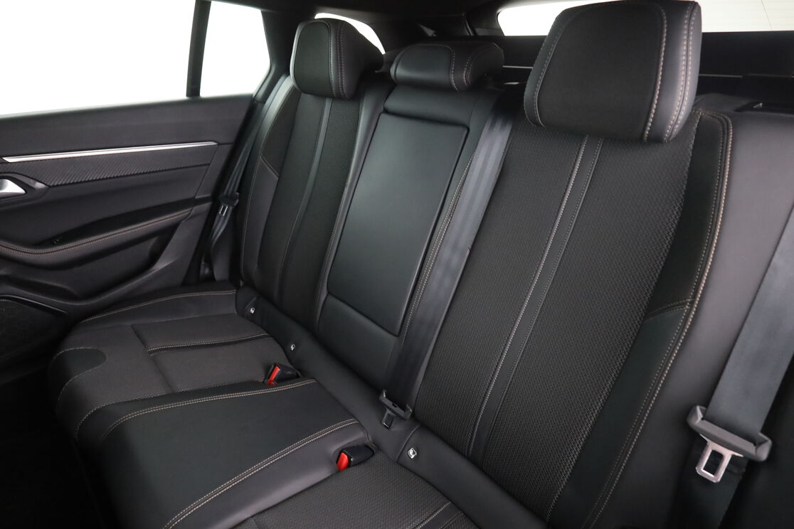 Intérieur sièges arrière depuis le côté conducteur