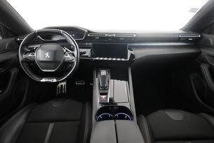 Intérieur avant de l'habitacle depuis le siège arrière