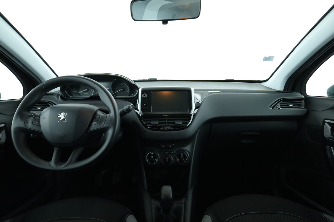 Intérieur avant de l'habitacle depuis le siège arrière