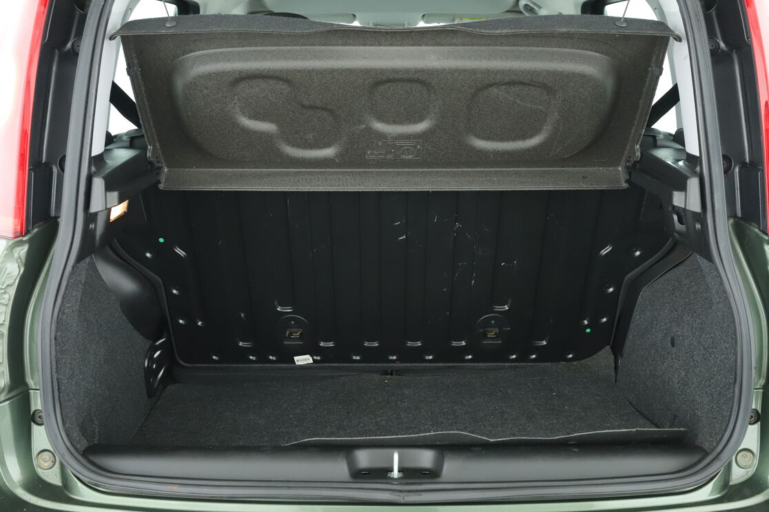 carDetails.imgAlt.interior.9