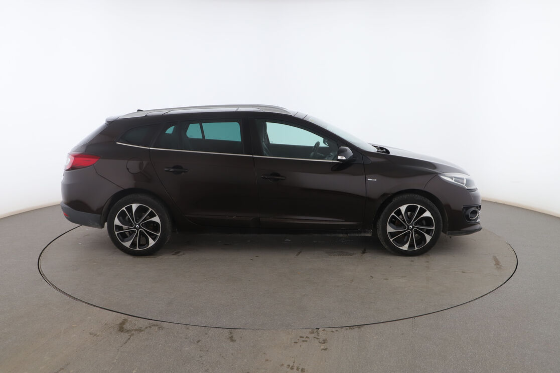 Exterior lado derecho