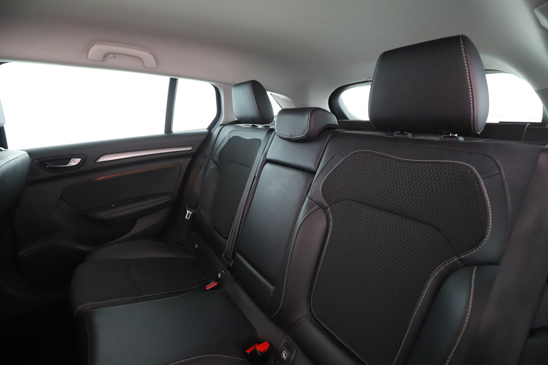 Intérieur sièges arrière depuis le côté conducteur