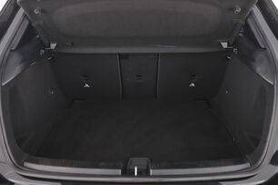 carDetails.imgAlt.interior.9