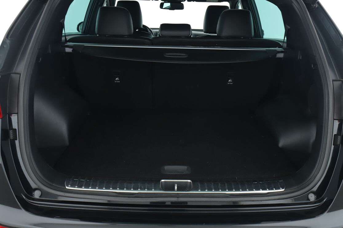 carDetails.imgAlt.interior.10