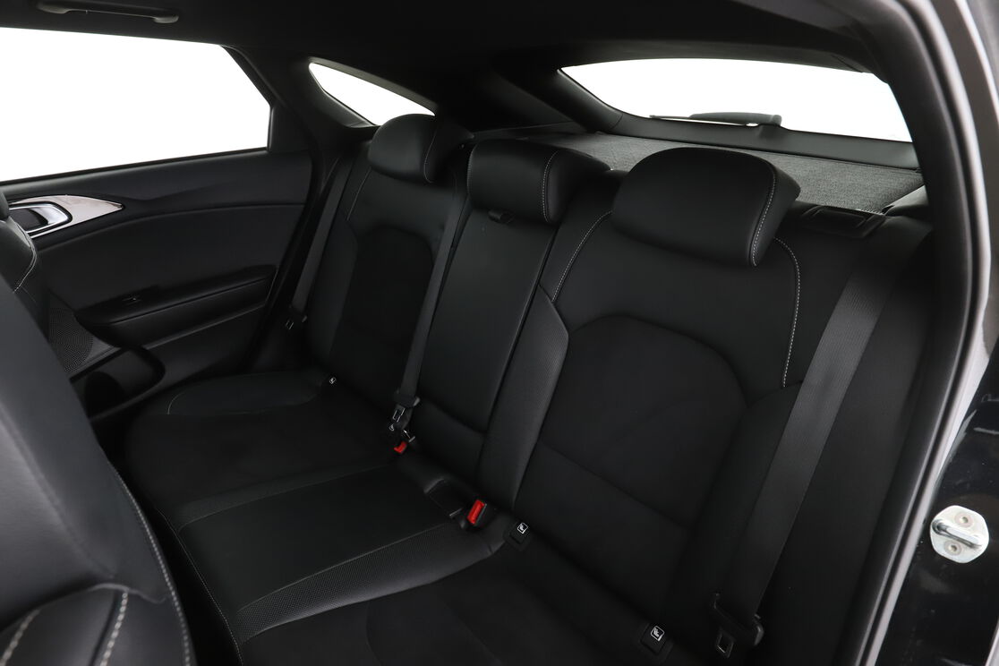 Intérieur sièges arrière depuis le côté conducteur