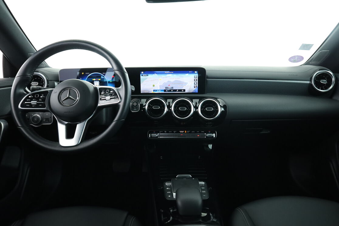 Intérieur avant de l'habitacle depuis le siège arrière