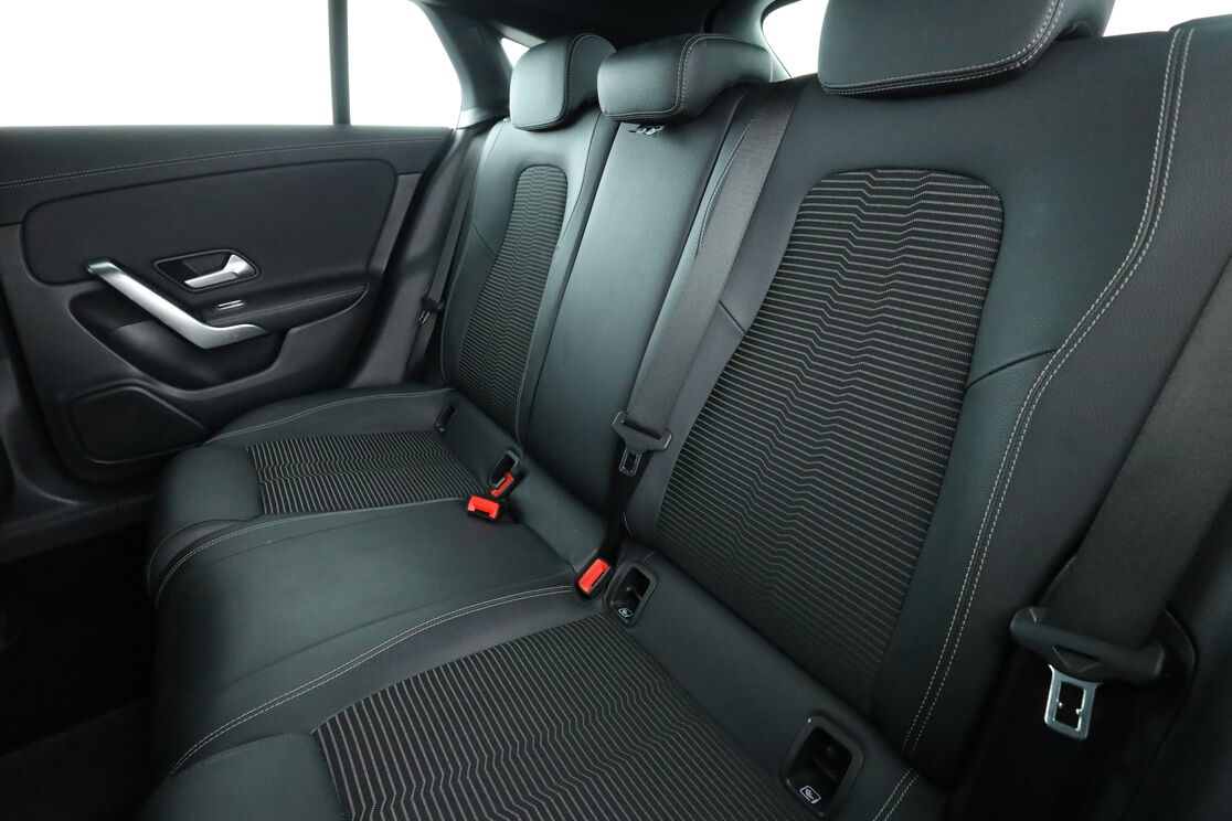 Intérieur sièges arrière depuis le côté conducteur