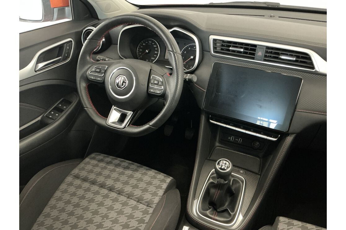 Interno lato guidatore, dal sedile posteriore