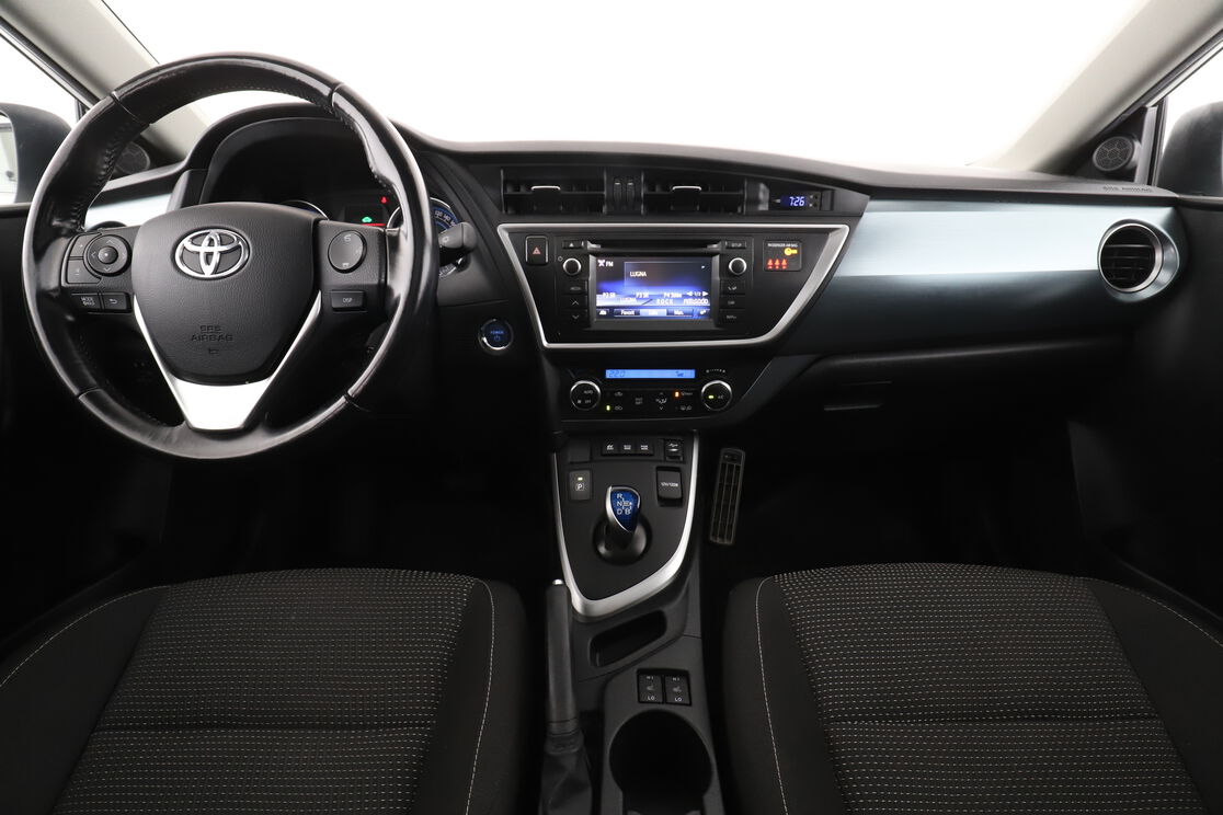 Främre interiör sett från baksätet