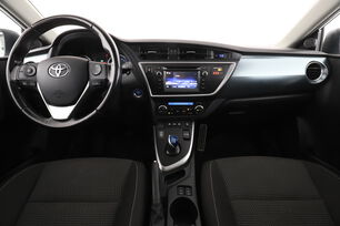 Främre interiör sett från baksätet