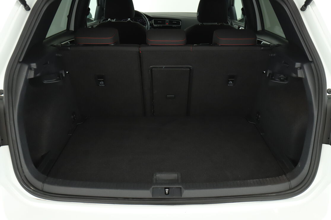 carDetails.imgAlt.interior.9