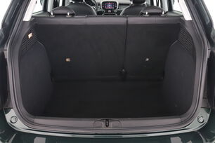 carDetails.imgAlt.interior.9