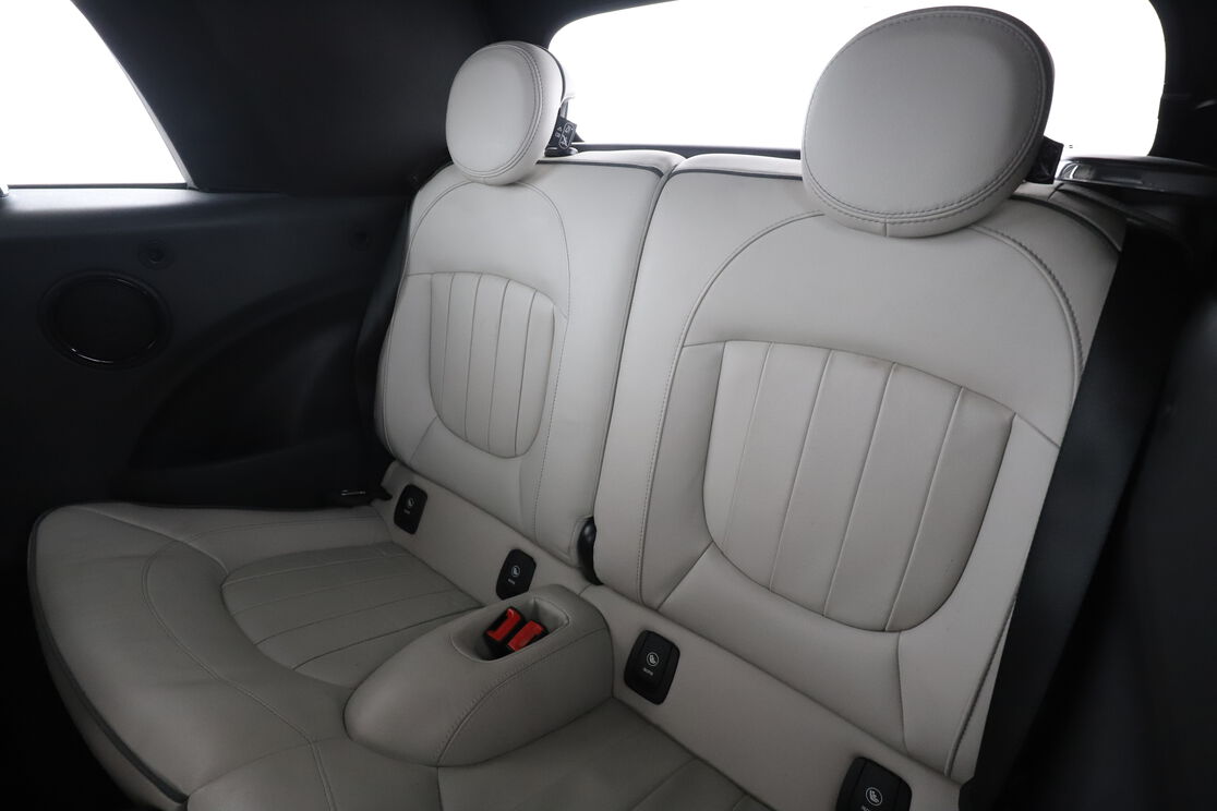Interno sedili posteriori, dal lato guidatore