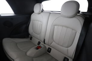 Interno sedili posteriori, dal lato guidatore