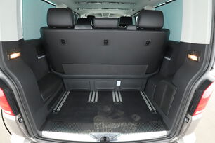 carDetails.imgAlt.interior.9