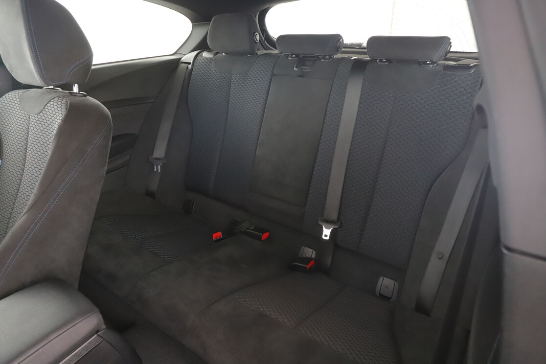 Intérieur sièges arrière depuis le côté conducteur