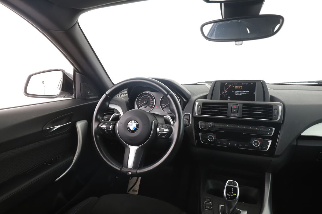 Intérieur côté conducteur depuis le siège arrière