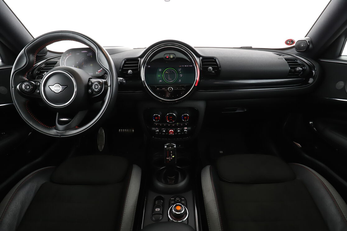 Främre interiör sett från baksätet