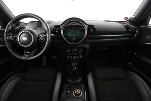 Främre interiör sett från baksätet