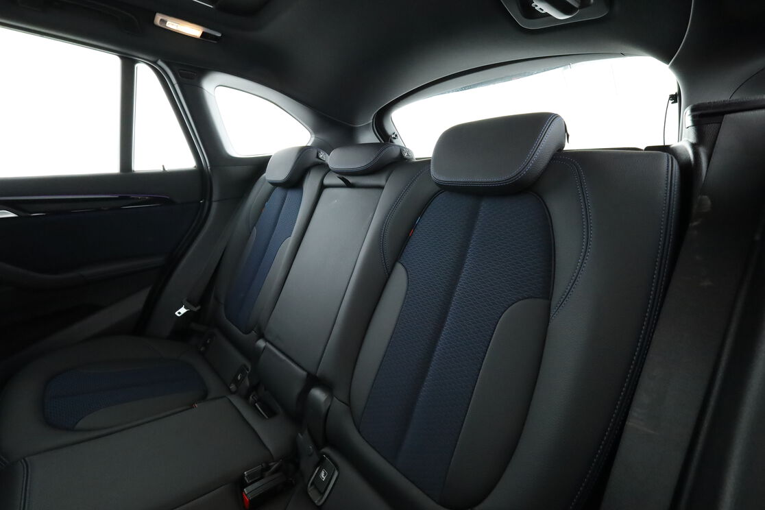 Intérieur sièges arrière depuis le côté conducteur