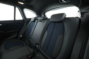 Intérieur sièges arrière depuis le côté conducteur