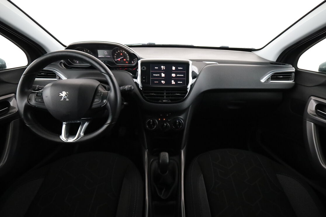 Interior frontal de la cabina desde el asiento trasero