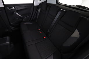 Interior asientos traseros lado del conductor