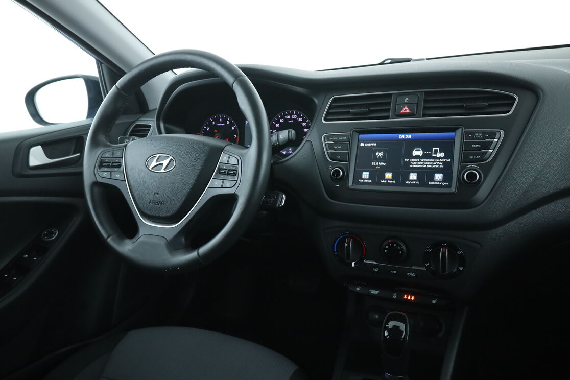 Innenraum der Fahrerseite vom Rücksitz