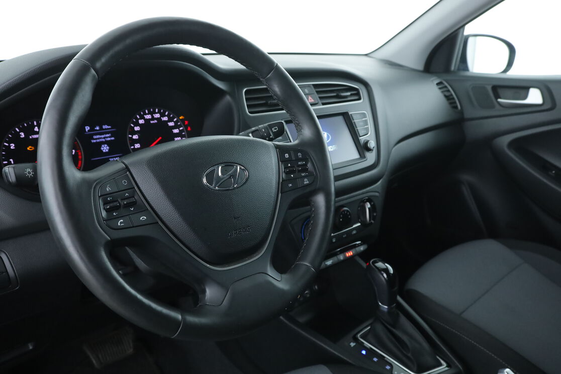 Innenraum auf der Fahrerseite 2