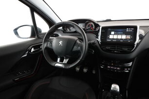 Interior lado del conductor desde el asiento trasero