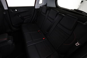 Interior asientos traseros lado del conductor