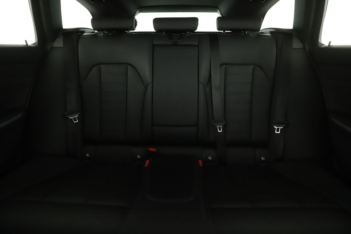 carDetails.imgAlt.interior.9