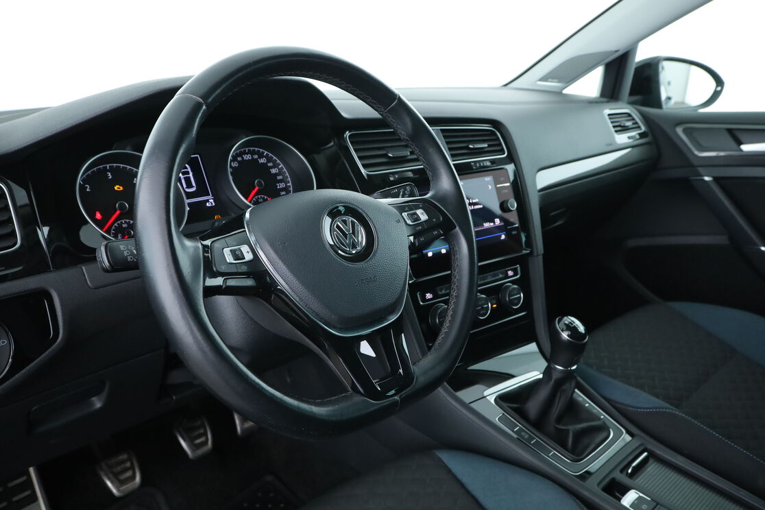 Innenraum auf der Fahrerseite 2