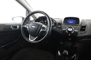 Interior lado del conductor desde el asiento trasero