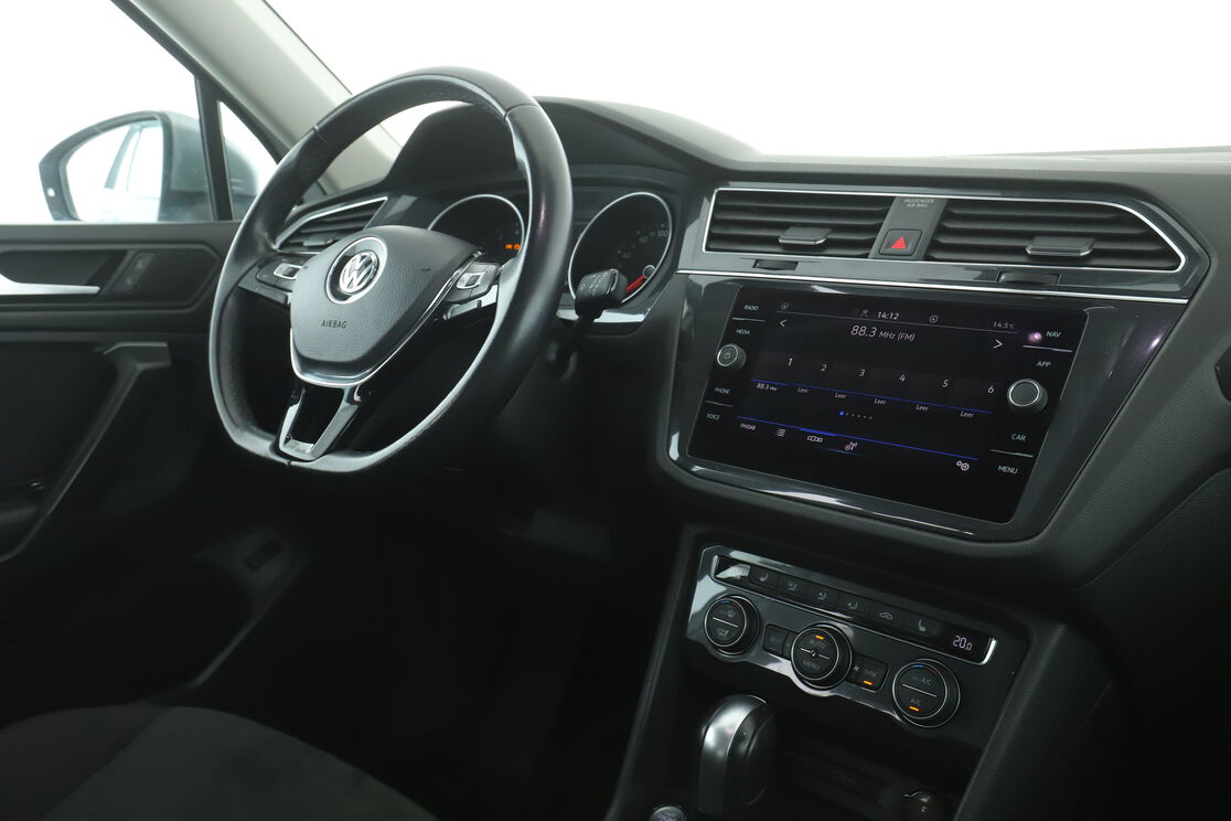 Innenraum der Fahrerseite vom Rücksitz