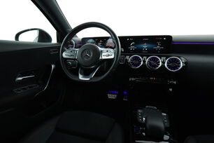 Intérieur côté conducteur depuis le siège arrière
