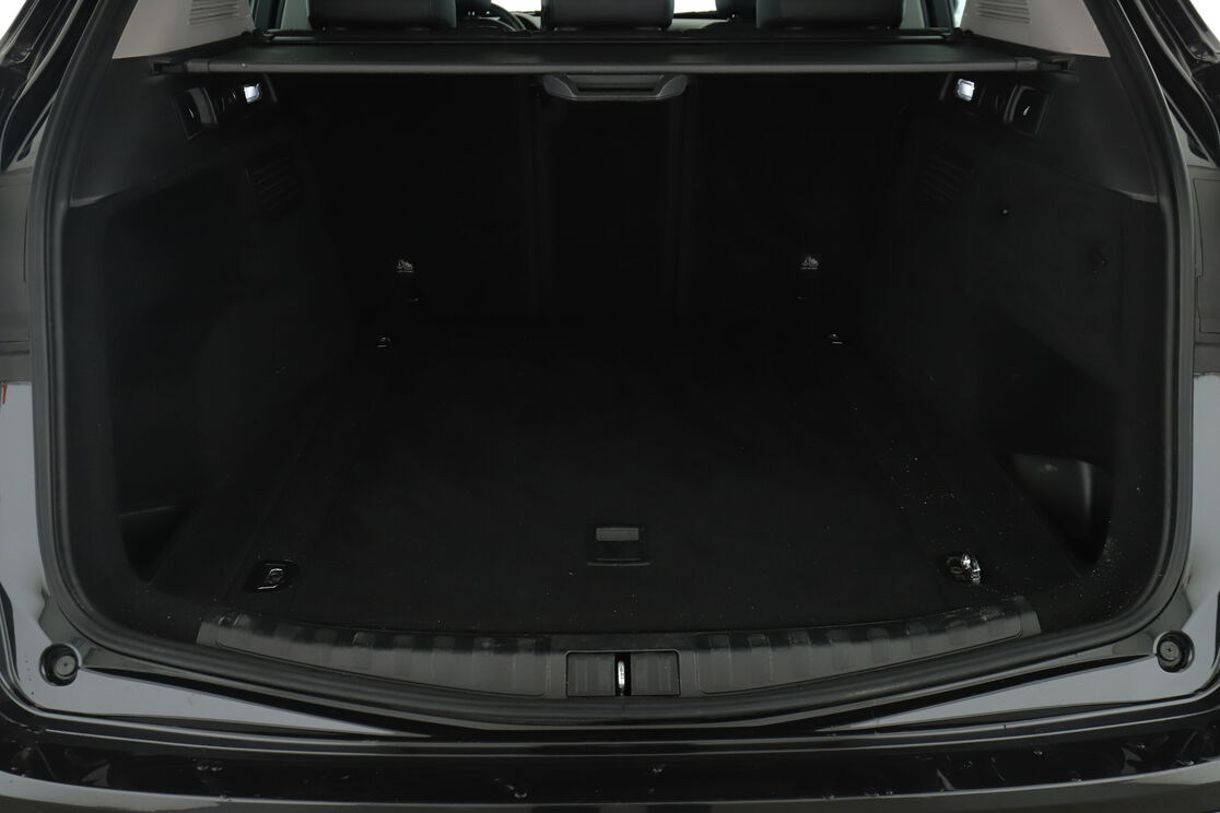 carDetails.imgAlt.interior.9