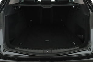 carDetails.imgAlt.interior.9