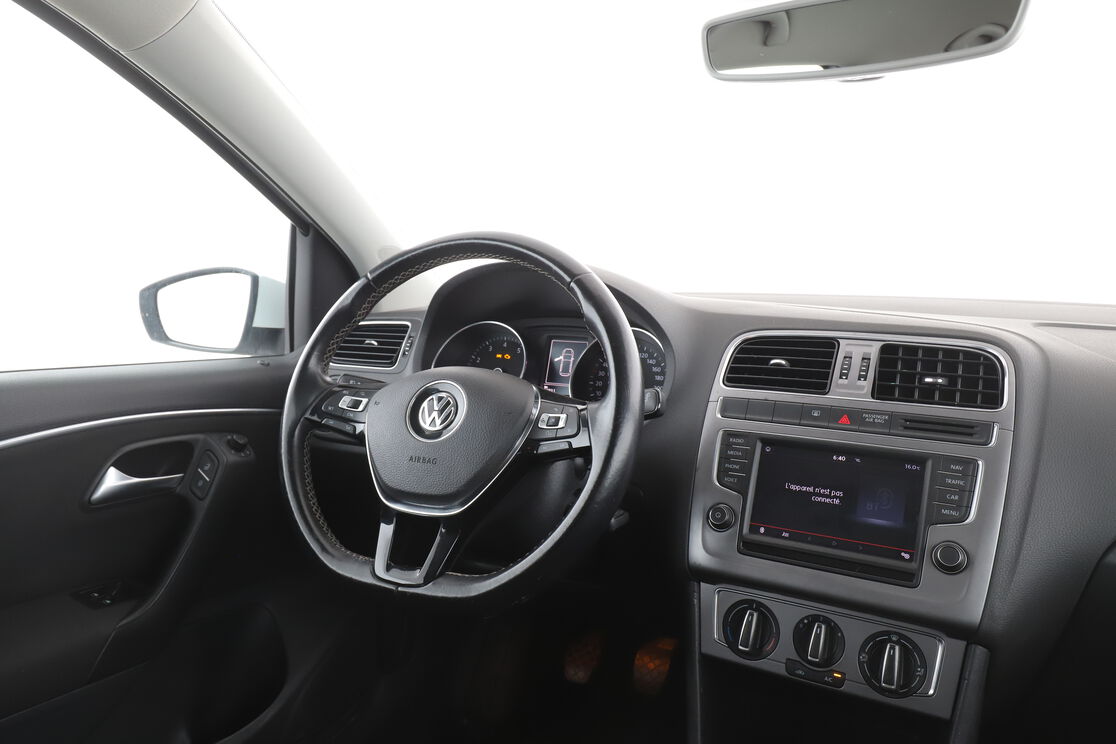 Intérieur côté conducteur depuis le siège arrière