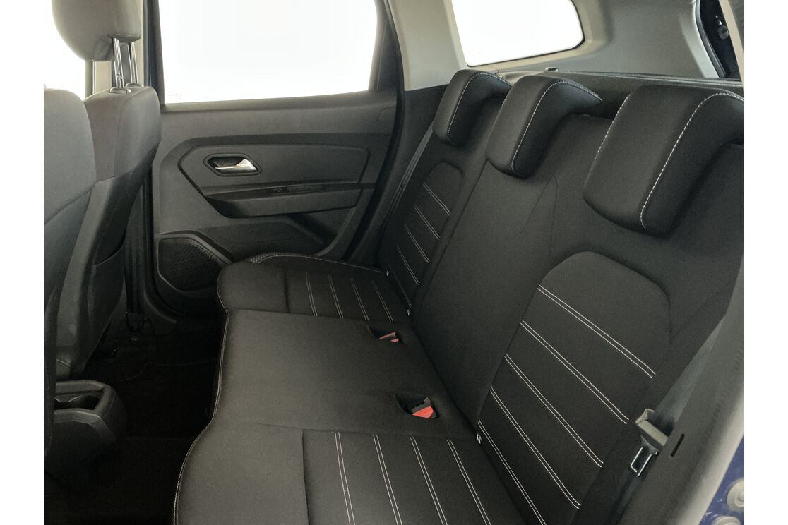 Interno sedili posteriori, dal lato guidatore